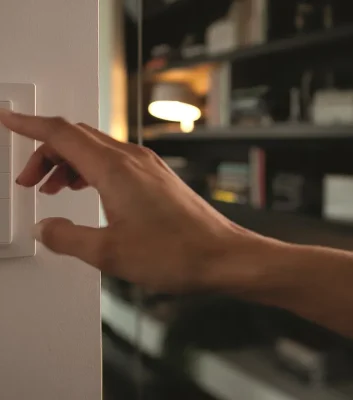best-smart-light-switches-philips-hue-dimmer-close
